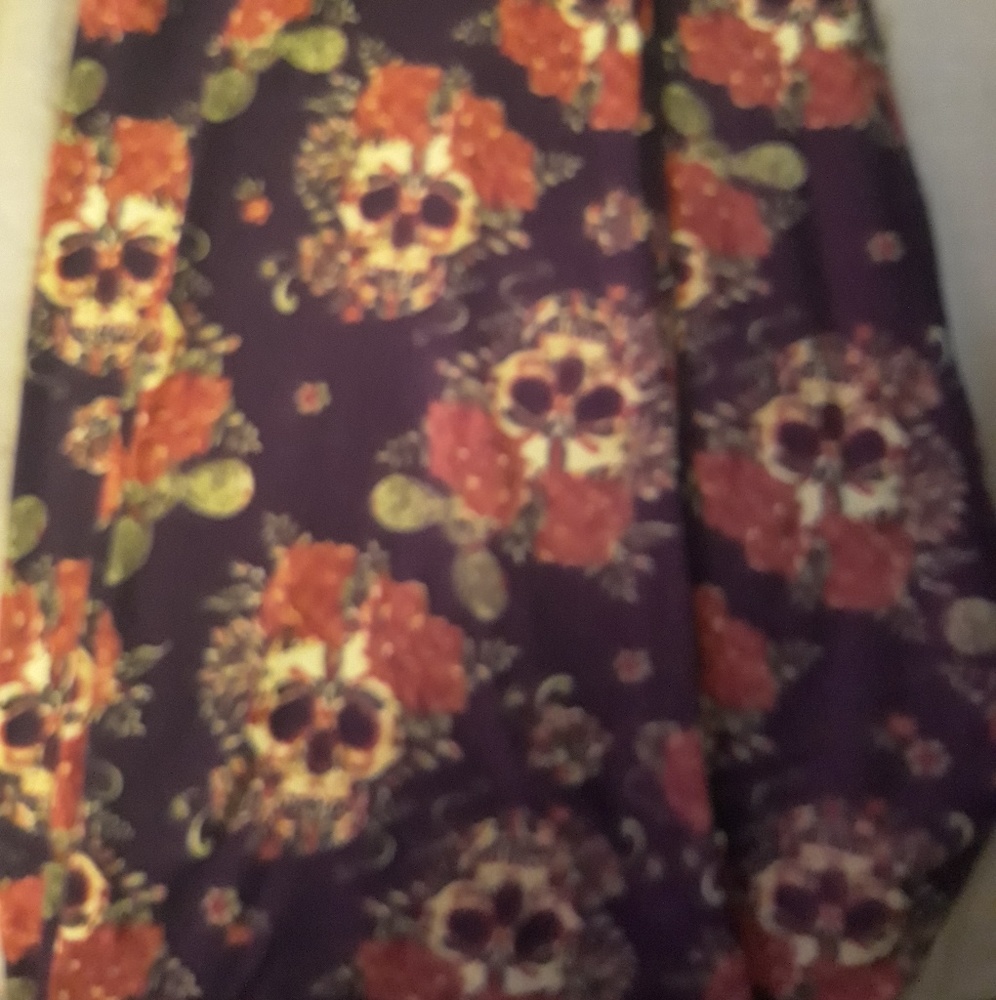 Lularoe TC2 sugar skull leggings